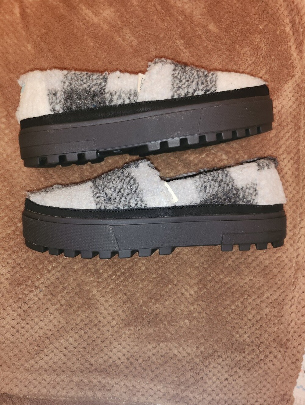 Women’s Plush Faux-Shearling Slide Loafers in Gray & White